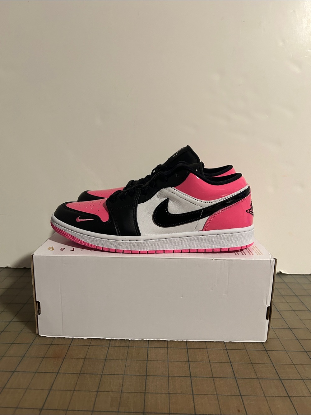 Jordan 1 Low SE ‘Black Pinksicle Patent’ Womens
